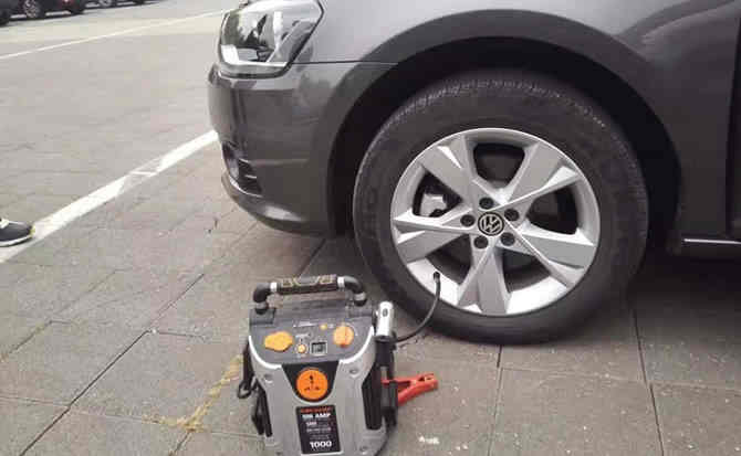 册亨汽车搭电案例